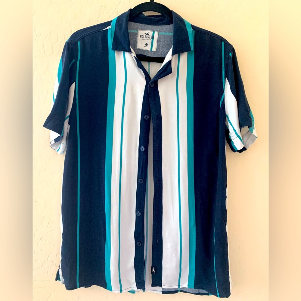 Hollister button front men’s shirt. Size XS